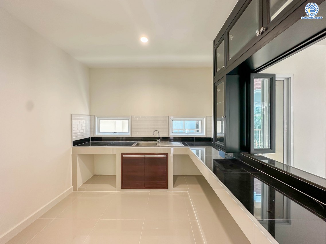 บ้านมือสองตกแต่งใหม่ โครงการ โนเบิล วานา วัชรพล ดีไซน์สุดโดดเด่น เนื้อที่ 67.5 ตร.ว. ฟังก์ชันจัดเต็ม 3 ห้องนอน 4 ห้องน้ำ 1 ห้องแม่บ้าน จอดรถได้ 2 คัน บนทำเลเดินทางสะดวก ใกล้เซ็นทรัลรามอินทรา, จุดขึ้นทางด่วน "สุขาภิบาล5-1" และรถไฟฟ้าสายสีชมพู "สถานีวัชรพล"